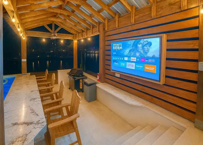 Holiday home Phenomenal Lux Oceanfront House With Heated Pool & Hot Tub, Firepit, Private Dock And Very Close 2 Pensacola