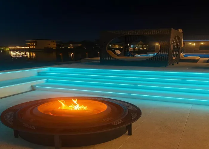 Holiday home Phenomenal Lux Oceanfront House With Heated Pool & Hot Tub, Firepit, Private Dock And Very Close 2