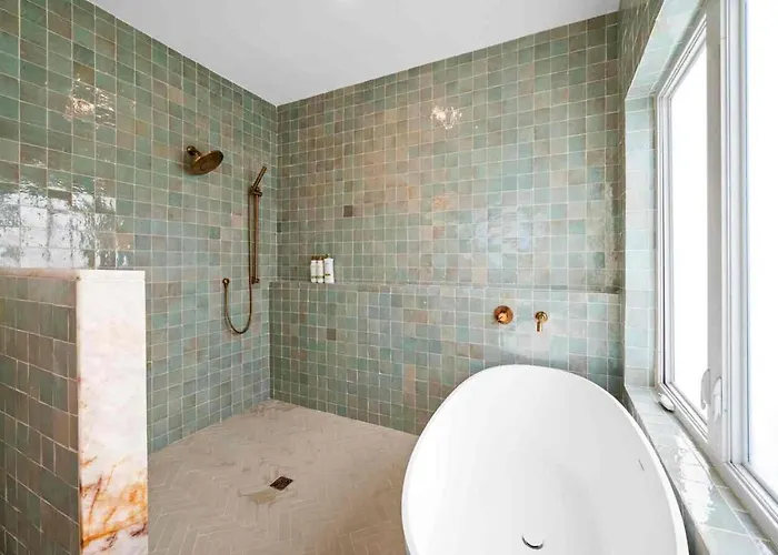 Holiday home Phenomenal Lux Oceanfront House With Heated Pool & Hot Tub, Firepit, Private Dock And Very Close 2