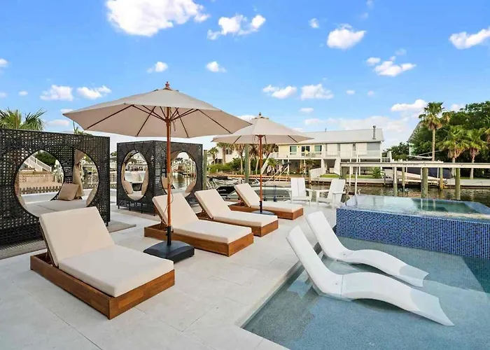 Holiday home Phenomenal Lux Oceanfront House With Heated Pool & Hot Tub, Firepit, Private Dock And Very Close 2 *