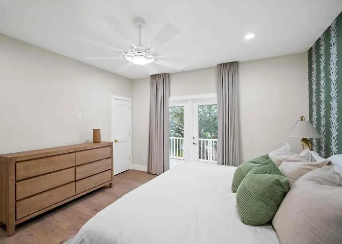 Holiday home Phenomenal Lux Oceanfront House With Heated Pool & Hot Tub, Firepit, Private Dock And Very Close 2 Pensacola