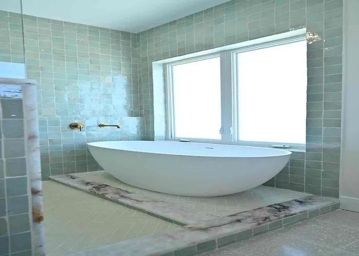 Phenomenal Lux Oceanfront House With Heated Pool & Hot Tub, Firepit, Private Dock And Very Close 2 Holiday home *