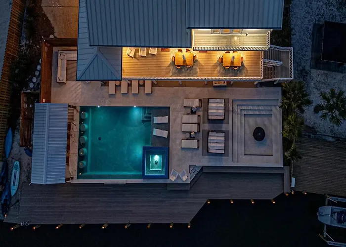 Holiday home Phenomenal Lux Oceanfront House With Heated Pool & Hot Tub, Firepit, Private Dock And Very Close 2 Pensacola