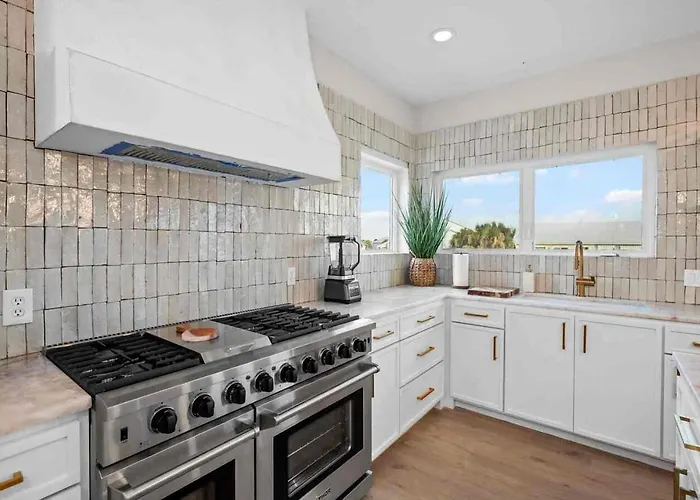 Phenomenal Lux Oceanfront House With Heated Pool & Hot Tub, Firepit, Private Dock And Very Close 2