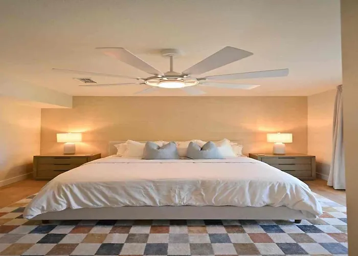 Phenomenal Lux Oceanfront House With Heated Pool & Hot Tub, Firepit, Private Dock And Very Close 2 Holiday home *
