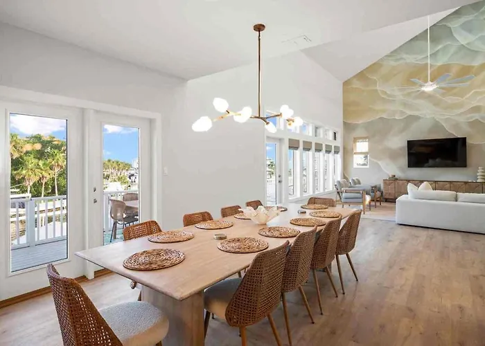 Holiday home Phenomenal Lux Oceanfront House With Heated Pool & Hot Tub, Firepit, Private Dock And Very Close 2 Pensacola