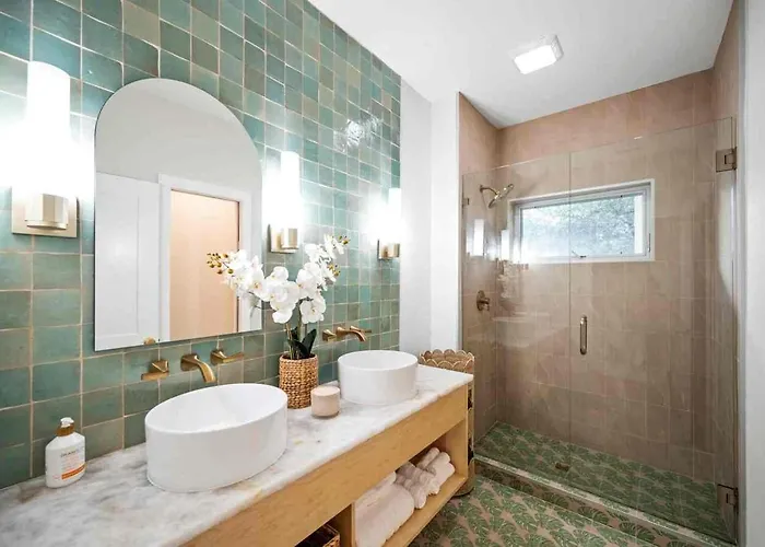 Phenomenal Lux Oceanfront House With Heated Pool & Hot Tub, Firepit, Private Dock And Very Close 2 Holiday home *
